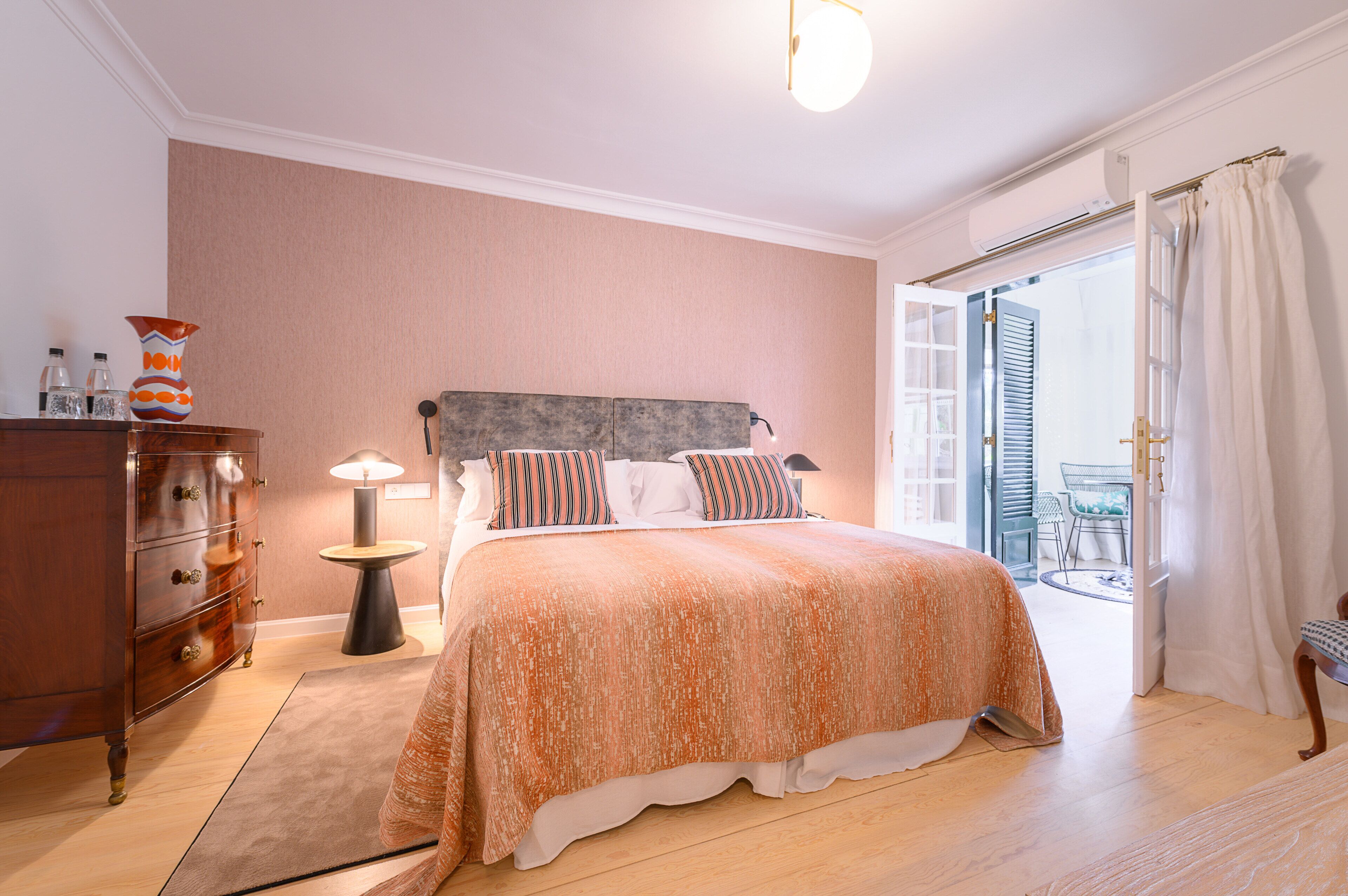 deluxe suite | 1 bedroom, in-room safe, blackout curtains, free wifi