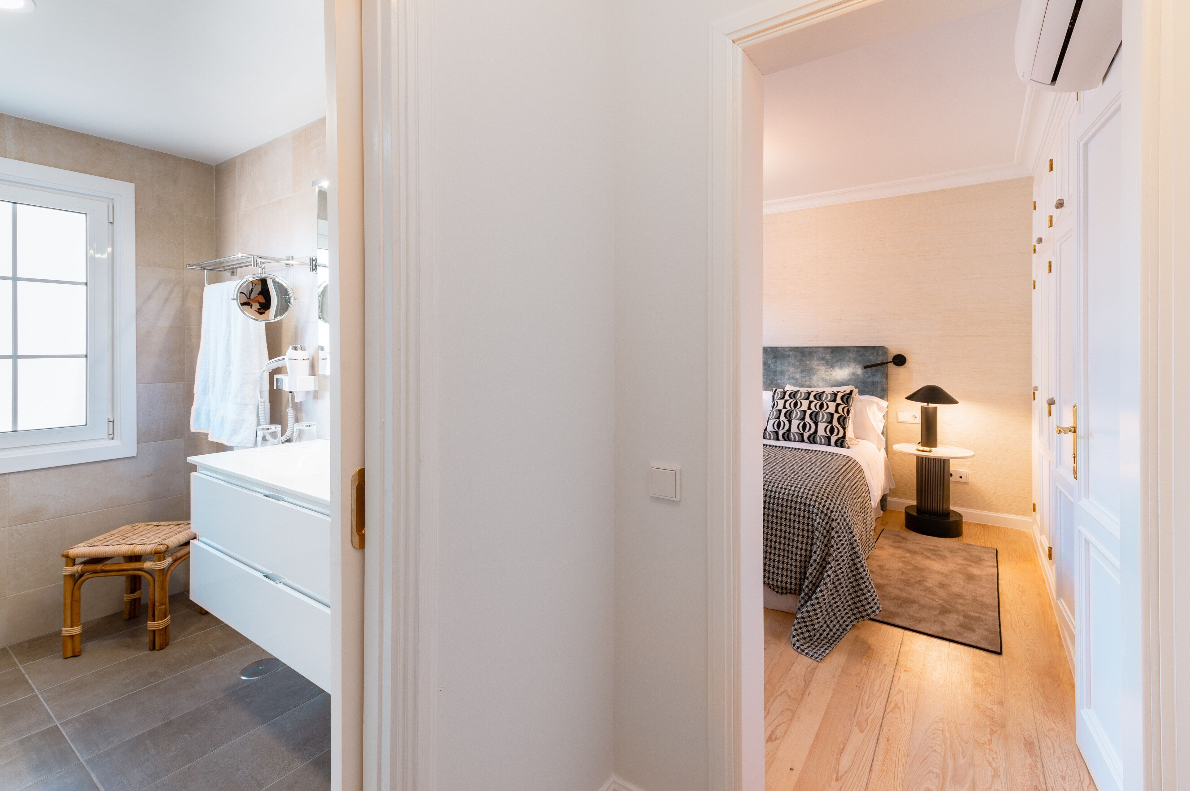 deluxe room | 1 bedroom, in-room safe, blackout curtains, free wifi