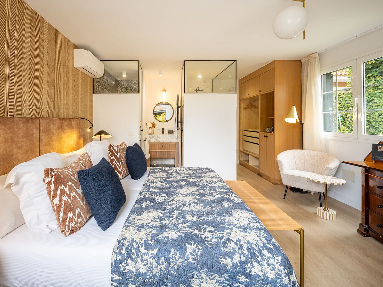 Premium bedding, down duvets, in-room safe, blackout curtains