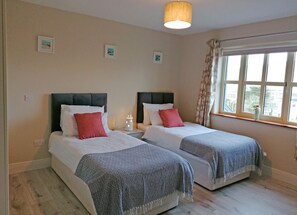 4 bedrooms, bed sheets