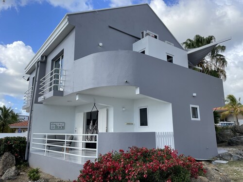 Parasasa ocean view - short drive/walk to beach