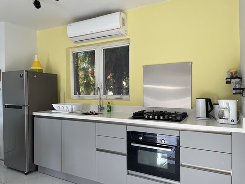 Parasasa ocean view - short drive/walk to beach