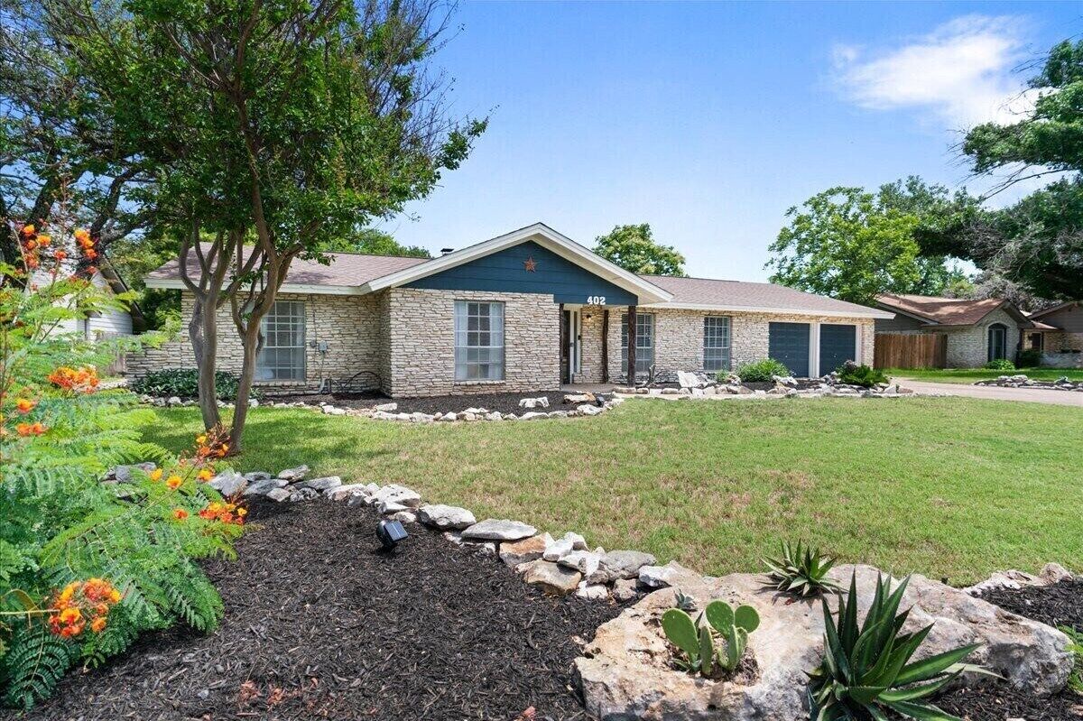 Dove Creek Casa ~Spacious & Comfy ~ Yard ~ Games!