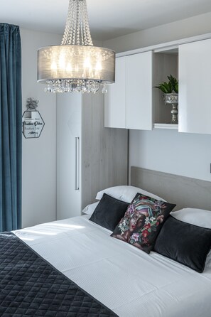 Apartment | 2 bedrooms, free WiFi, bed sheets