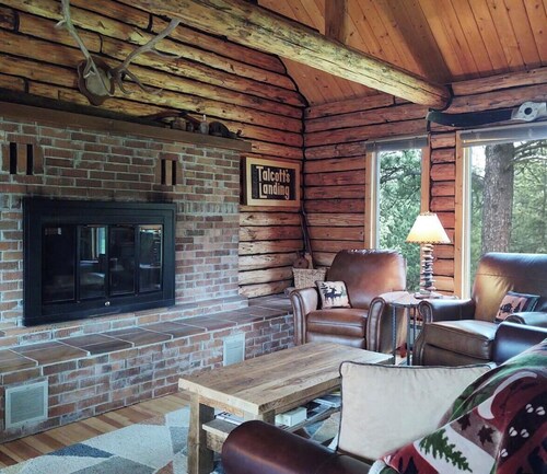 Classic Creekfront Cabins in the Montana Mountains!