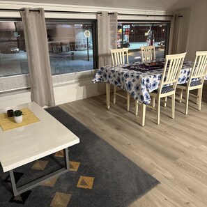 Grand Apartment | Living area | Heated floors - Lofoten Overnatting - Leknes - Hostel (Vestvågøy)