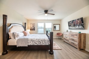 5 bedrooms, iron/ironing board, travel crib, free WiFi