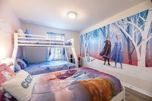5 bedrooms, iron/ironing board, travel cot, free WiFi - Waterpark, Lazy river! Disney pool home. (Davenport)