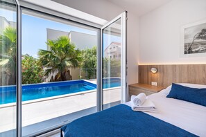3 slaapkamers, een strijkplank/strijkijzer, wifi, beddengoed