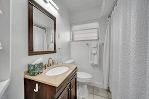 Doccia, asciugacapelli, asciugamani, sapone