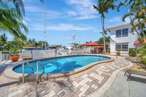 Piscina all'aperto, una piscina riscaldata