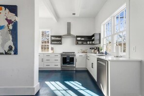 Fridge, microwave, oven, stovetop - Kings Corner- Entire Historic Charleston House Off King Street (Charleston)