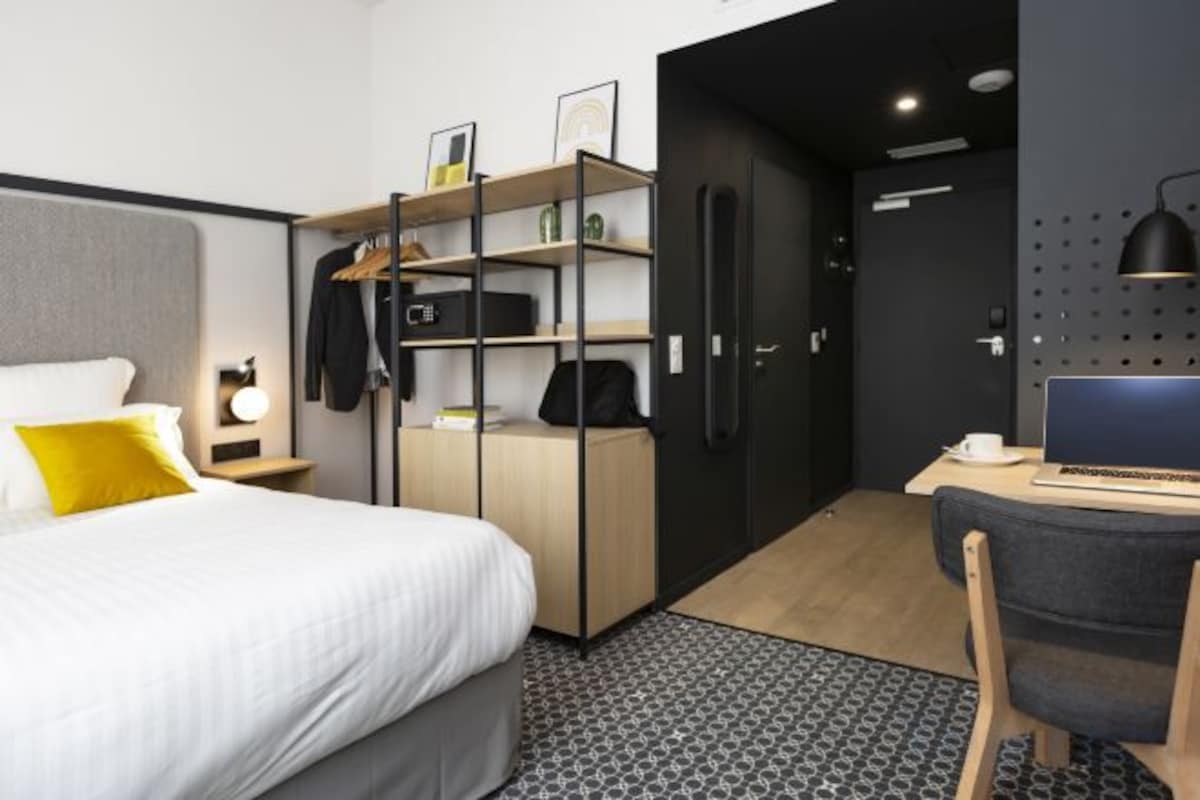 Coffres-forts dans les chambres, bureau, chambres insonorisées