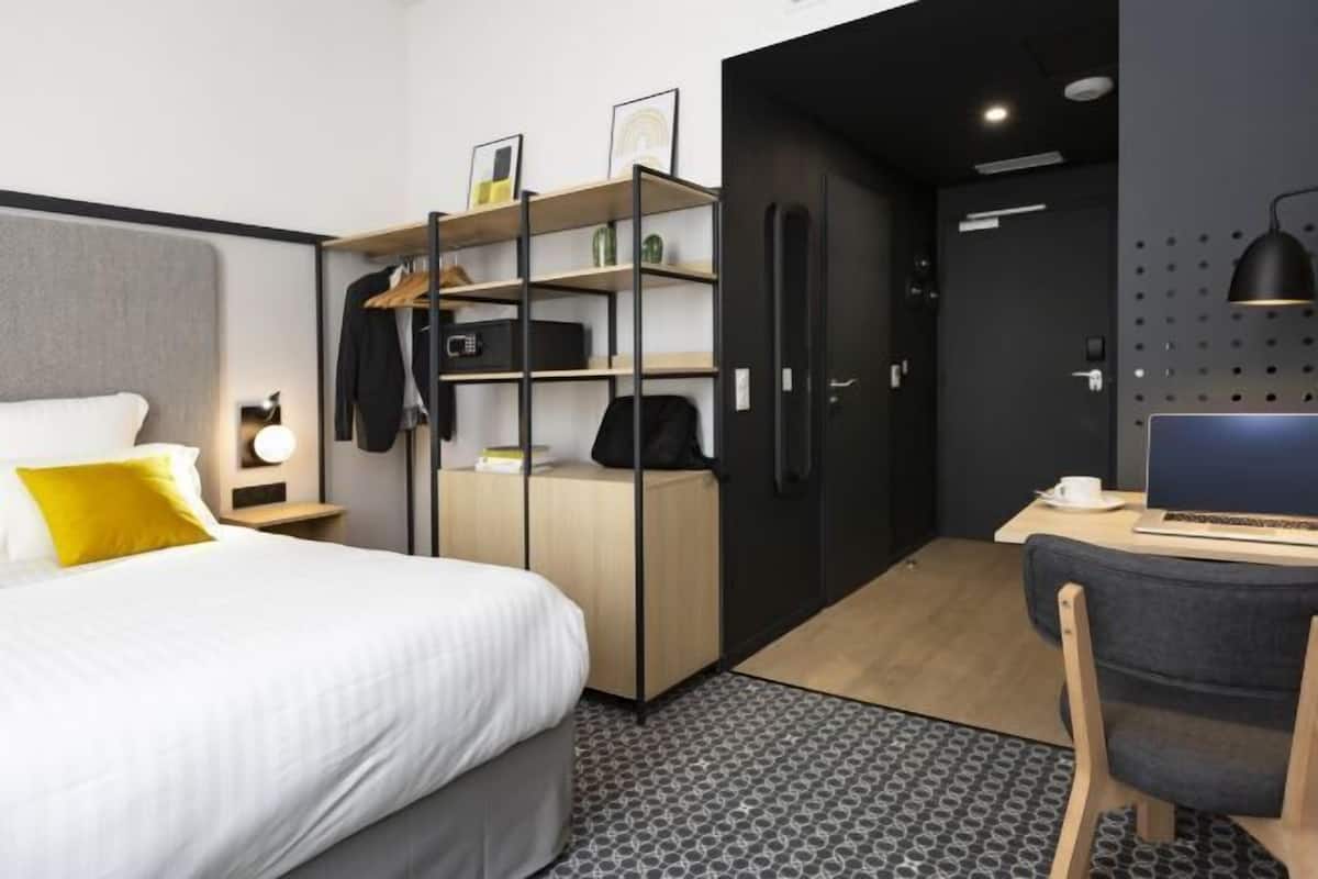 1 bedroom, in-room safe, desk, soundproofing