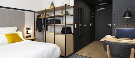 Studio | 1 slaapkamer, een kluis op de kamer, een bureau, geluiddichte muren