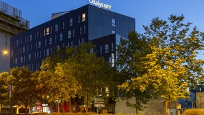 A modern hotel building with a sign reading "Odaly City" at the top. - Appart Hotel Odalys City Le Havre Centre (Le Havre)