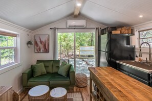 Smart-TV, Kamin, Bücher