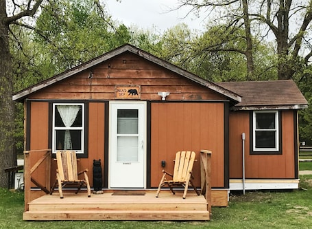 Exterior. Bear Den Cabin - 3 blocks from the iconic Federal Dam and Leech Lake!