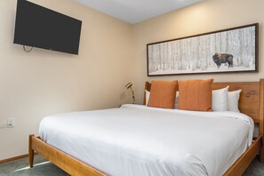 2 bedrooms, desk, iron/ironing board, WiFi - Outpost: Teton Shadows Shoshone D - Close to Nat'l Park! (Jackson)