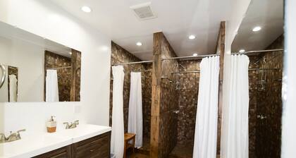 Carmen's Marfa Hotel/Tomas 2 Queen Beds
