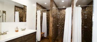 Carmen's Marfa Hotel/Tomas 2 Queen Beds