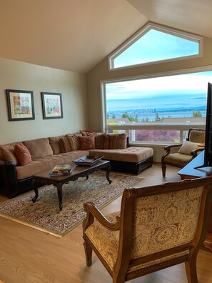 Smart TV, fireplace, foosball, books