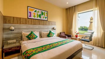 Deluxe Room | Desk, iron/ironing board