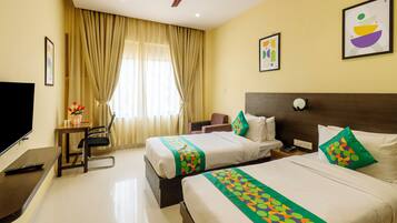 Deluxe Room | Desk, iron/ironing board