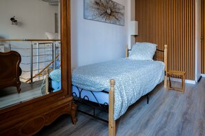 1 slaapkamer, een strijkplank/strijkijzer, gratis wifi, beddengoed