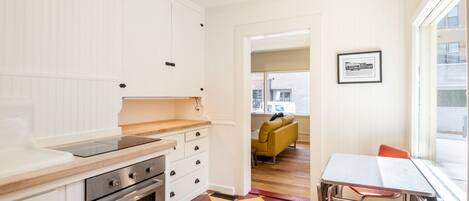 Fridge, oven, stovetop, dishwasher