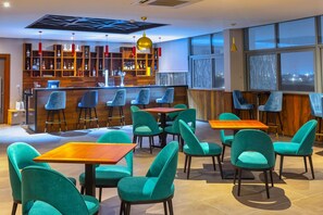 Bar (trong khuôn viên)