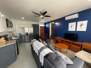 Suite, 2 Queen Beds, Balcony, Garden View | Private kitchen | Full-sized fridge, microwave, oven, coffee/tea maker - Best Western Grand Baymen Gardens (San Pedro)