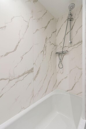 House, Private Bathroom | Bathroom
