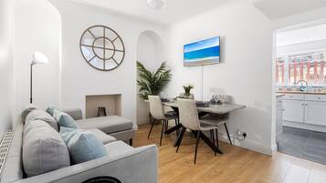 House, Private Bathroom | Lounge