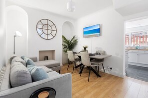 Lounge - City Reach (Exeter)