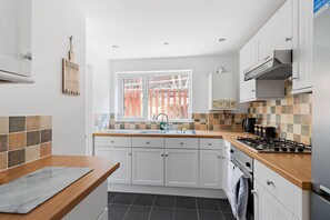 House, Private Bathroom | Shared kitchen