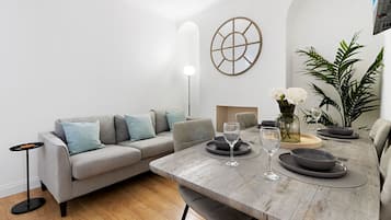 House, Private Bathroom | Lounge