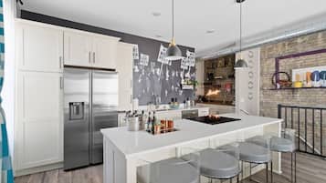 Refrigerador, microondas, horno, placa de cocina