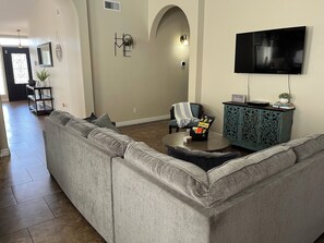 Smart-TV, DVD-Player, Bücher