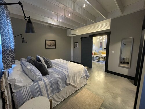 Former car wash bay apt. Unique!!