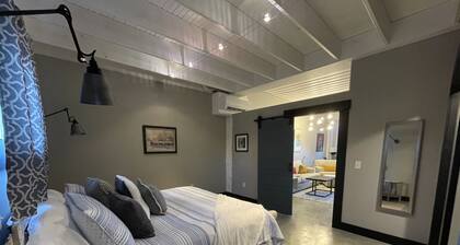 Former car wash bay apt. Unique!!