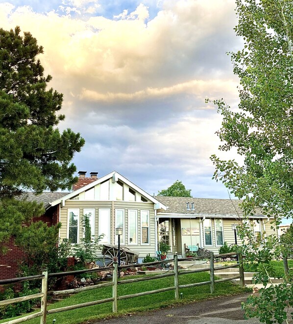 Exterior - Country Living Private Apt w/Mini Petting Zoo (Centennial)