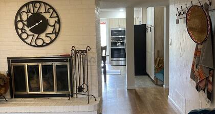 Country Living Private Apt w/Mini Petting Zoo