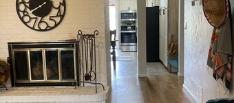 Country Living Private Apt w/Mini Petting Zoo