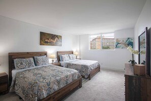 1 Schlafzimmer, Schreibtisch, Bügeleisen/Bügelbrett, Reisekinderbett