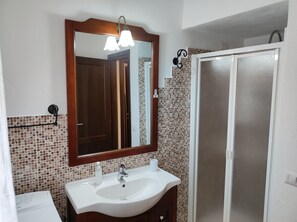 Shower, hair dryer, bidet, towels - (OFFER -15% Last Minute) CASADELFARO-PianoTerra GiardinoBBQ Beach 3 minutes (Olbia)