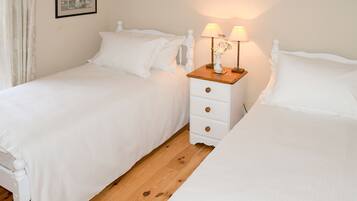 3 bedrooms, bed sheets