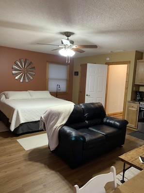 1 Schlafzimmer, BĂŒgeleisen/BĂŒgelbrett, kostenloses WLAN, BettwĂ€sche