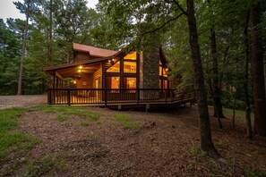 Exterior - Relax and savor your favorite beverage amid the wonderful quiet of the forest. (Broken Bow)