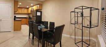 Relaxing 2 Bdrm Guest Suite w/ Kit. & Pvt. Entry